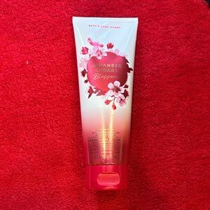 Bath & Body Works Japanese Cherry Blossom Body Cream - Red & White